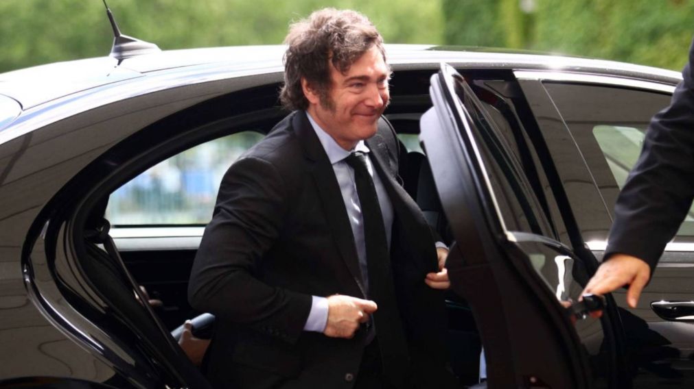 Milei viajará a París para impulsar inversiones y exhibir respaldo político